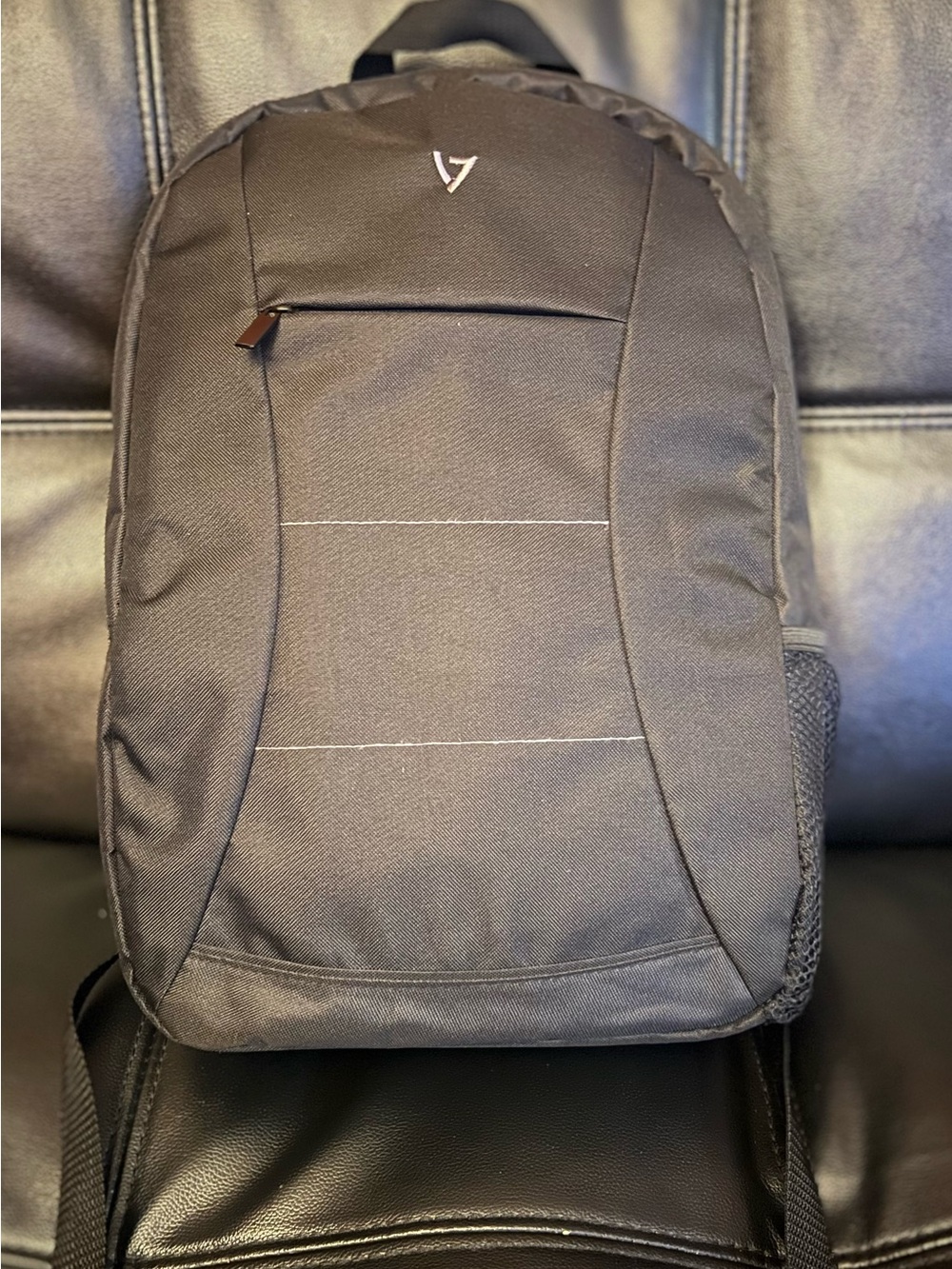 V7 15.6" Essential Backpack resistant Polyester - CBK1-BLK-9N,Black NWT